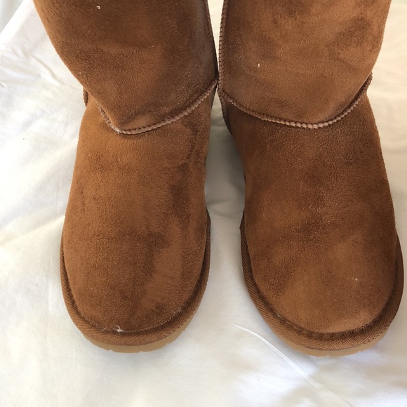 Sheepdawgs 13” microfiber chestnut color boot.    Size 9/40 Nice deep tan color. - Picture 3 of 14